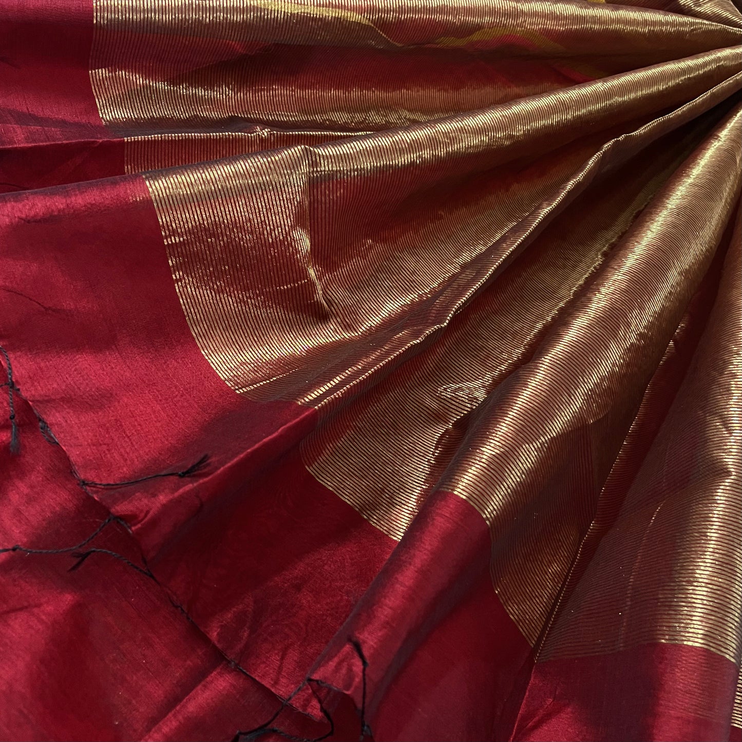 Deep maroon & gold maheshwari saree with zari border