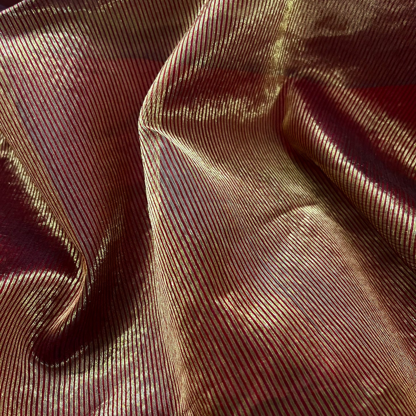 Deep maroon & gold maheshwari saree with zari border