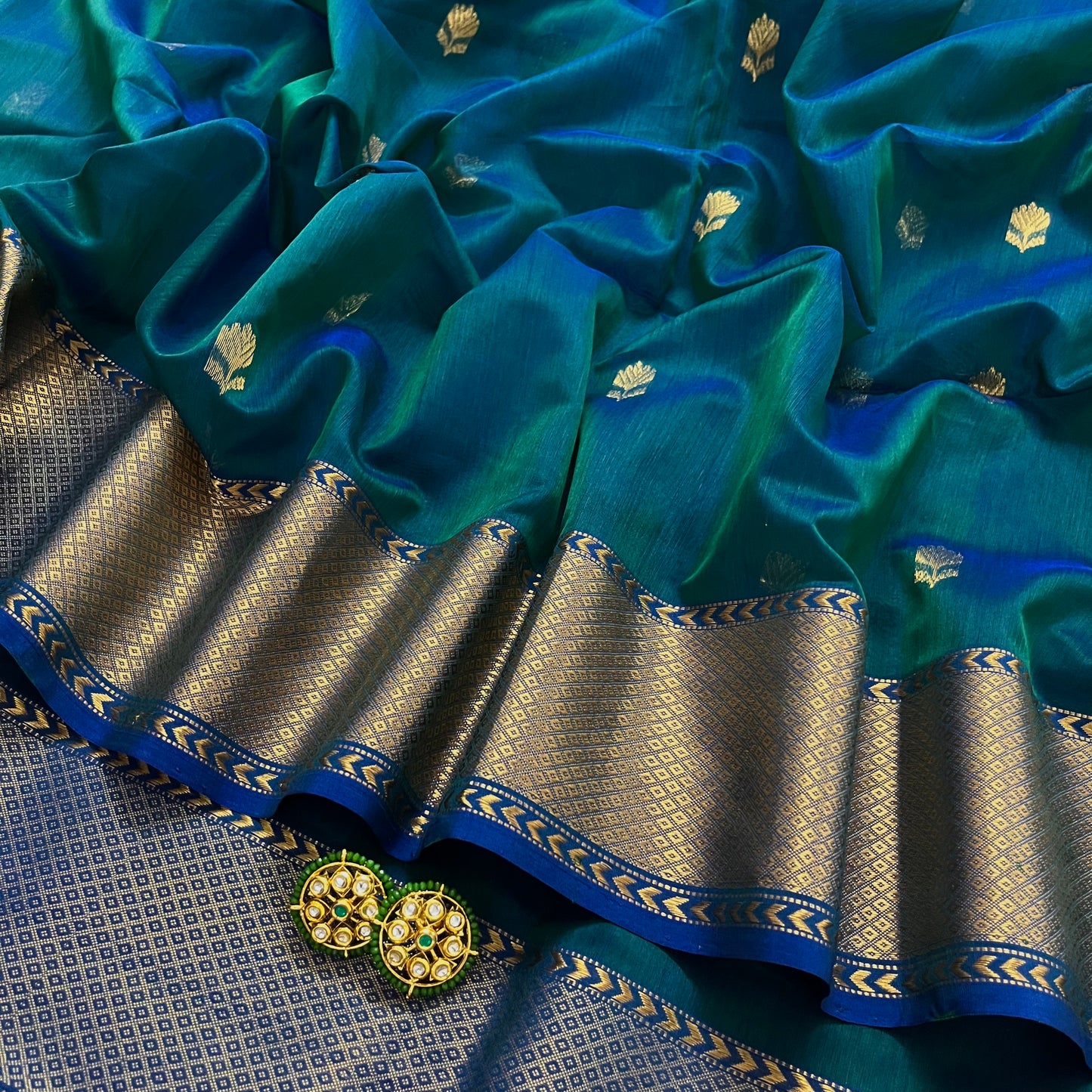 Peacock green & blue dual tone maheshwari saree with flower motifs all over