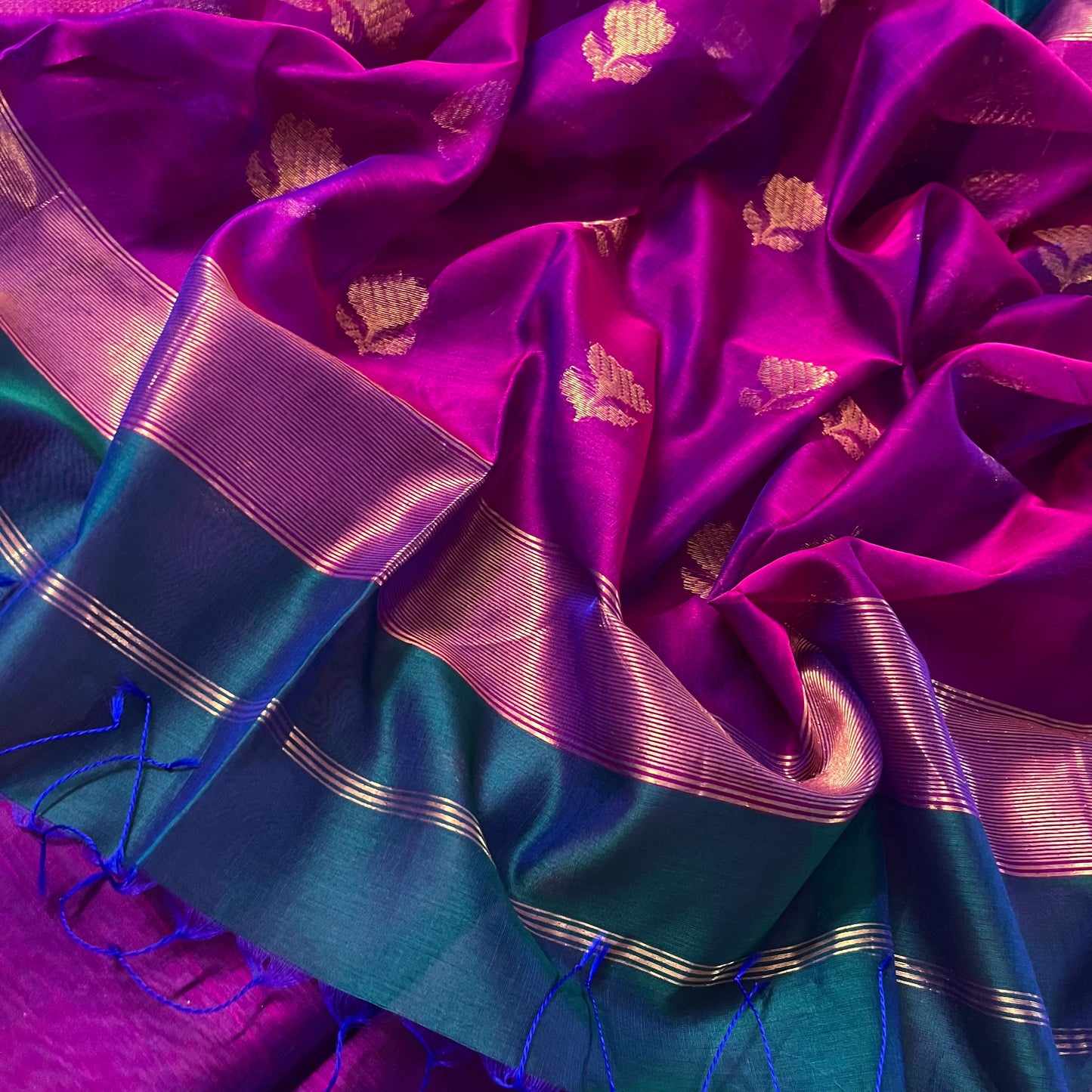 Peacock and Violet dual tone Maheshwari saree with flower motifs on pallu