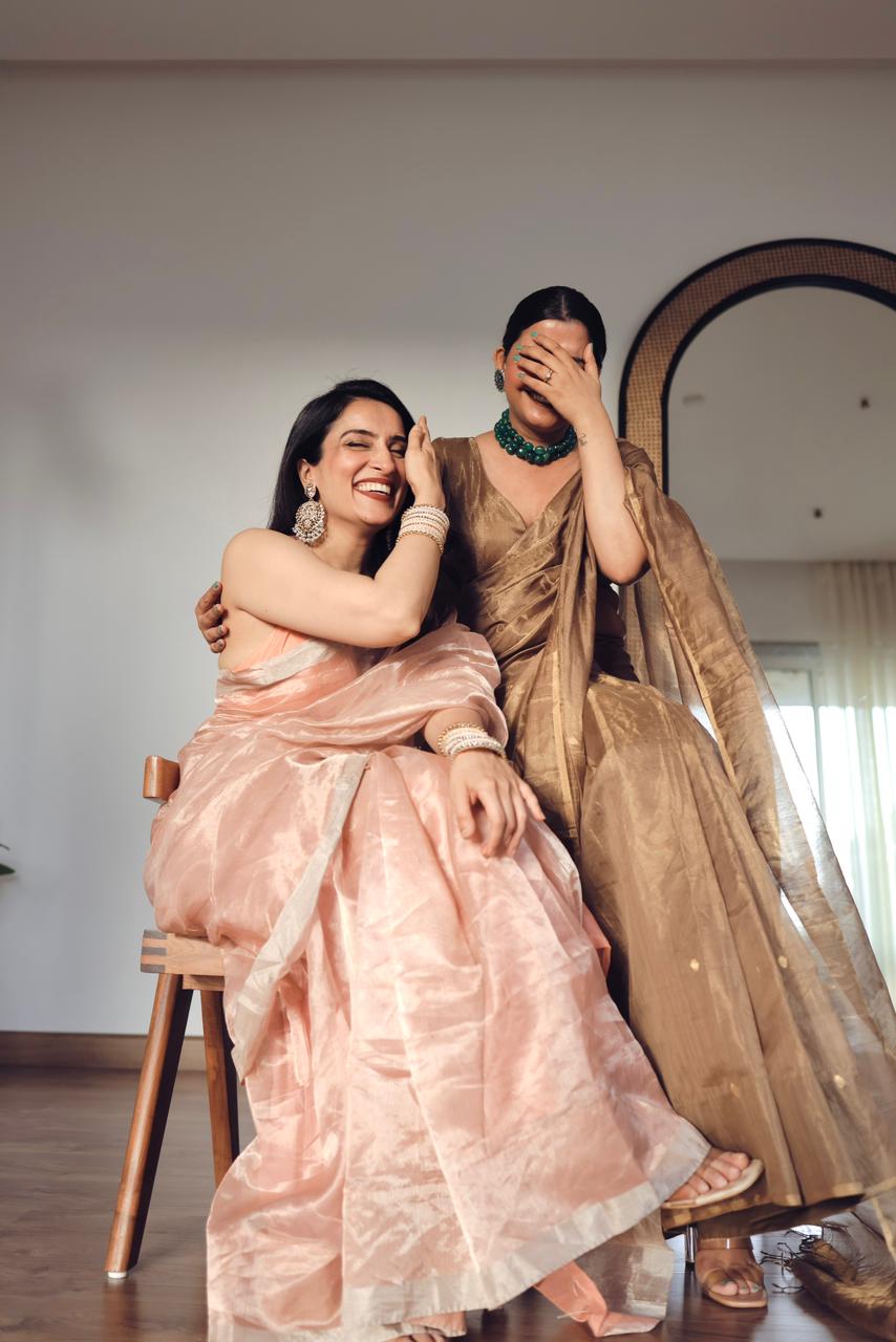 Caramel Gold Maheshwari Tissue Silk Saree with Zari bootis all over – Roots Handloom Caramel Gold Maheshwari Tissue Silk Saree with Zari bootis all over – Roots Handloom
