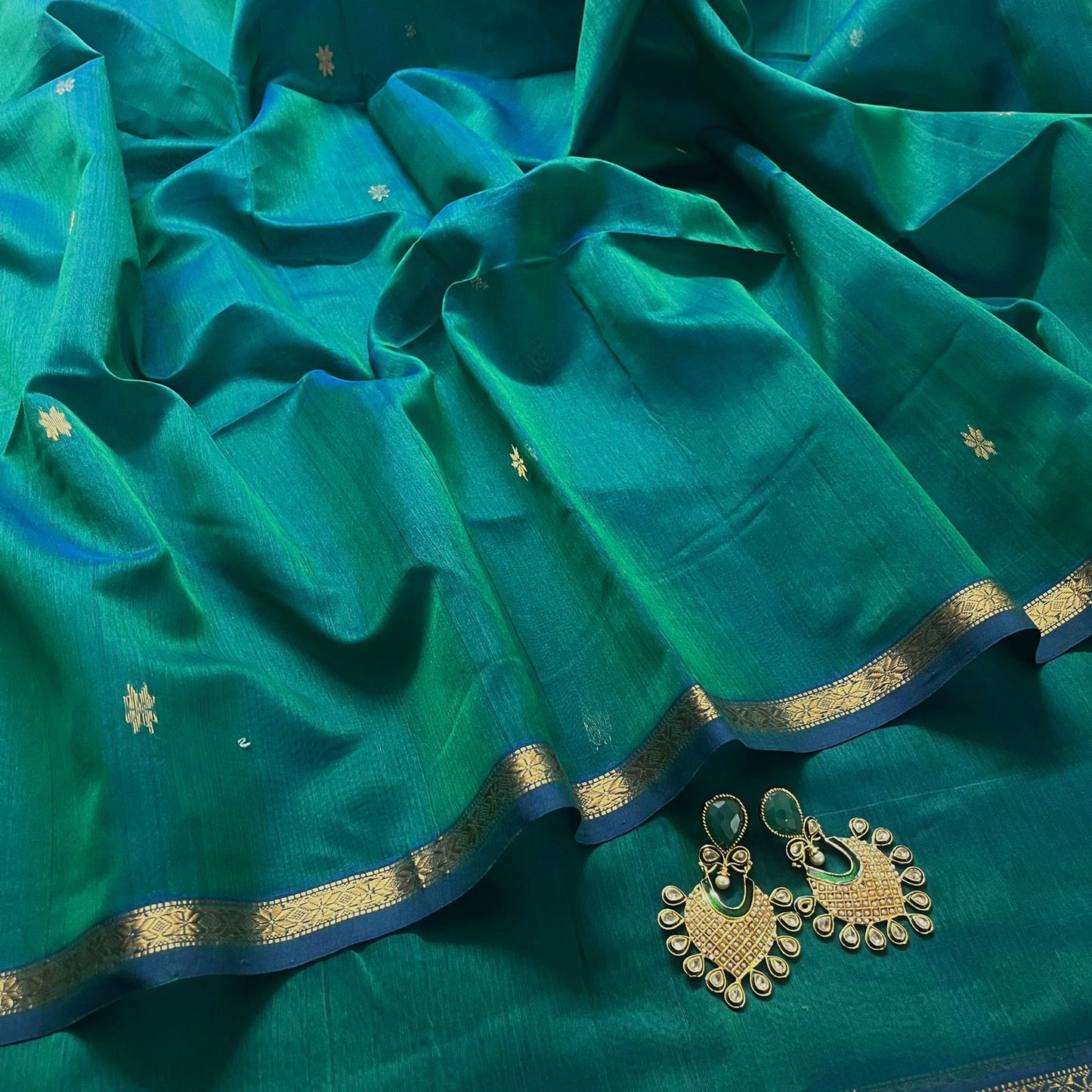 Peacock green dual tone maheshwari saree with flower bootis all over