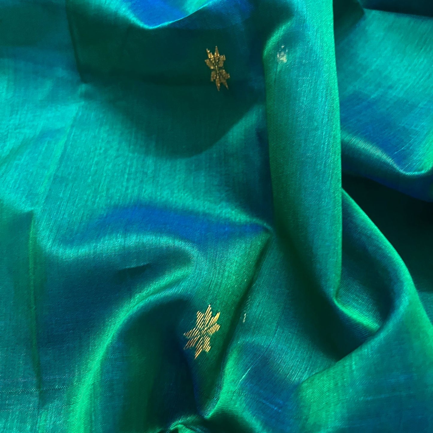 Peacock green dual tone maheshwari saree with flower bootis all over