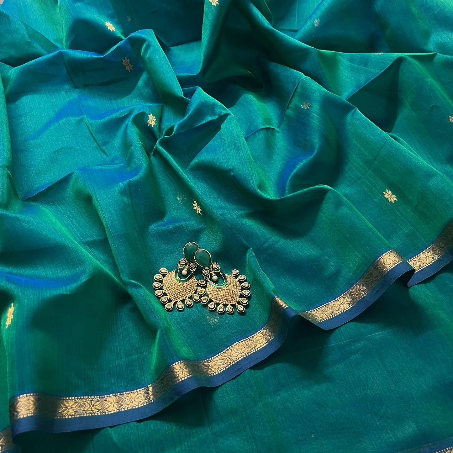 Peacock green dual tone maheshwari saree with flower bootis all over