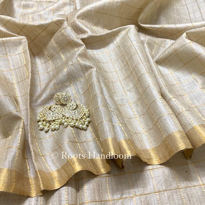 Light Beige Maheshwari Saree with Zari checks all over