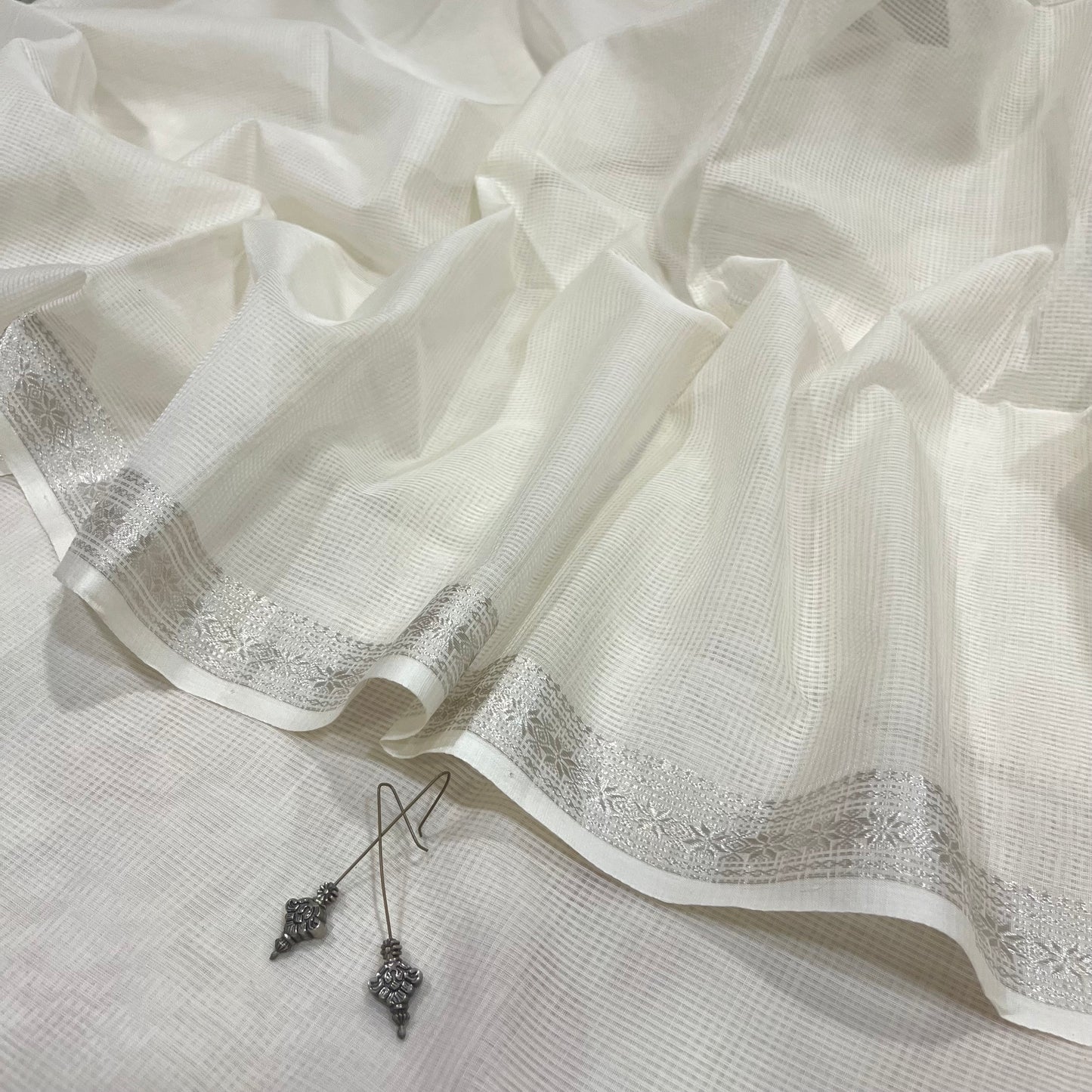 White Maheshwari saree with zari border and zari lines on pallu