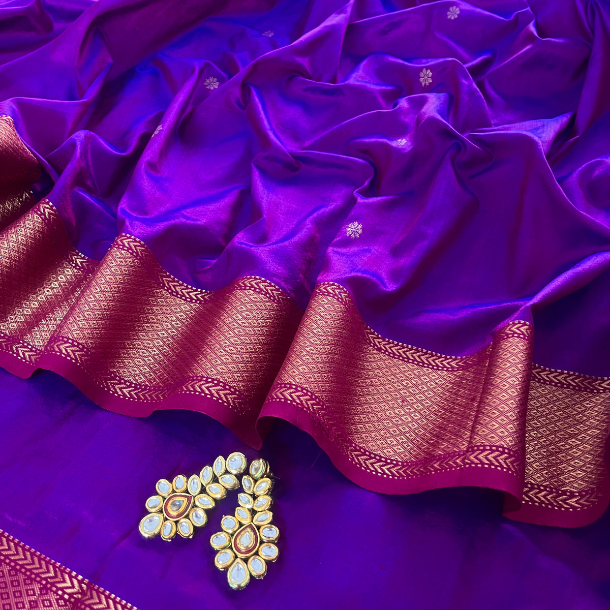 Violet and Pink dual tone Maheshwari silk saree with zari bootis all over