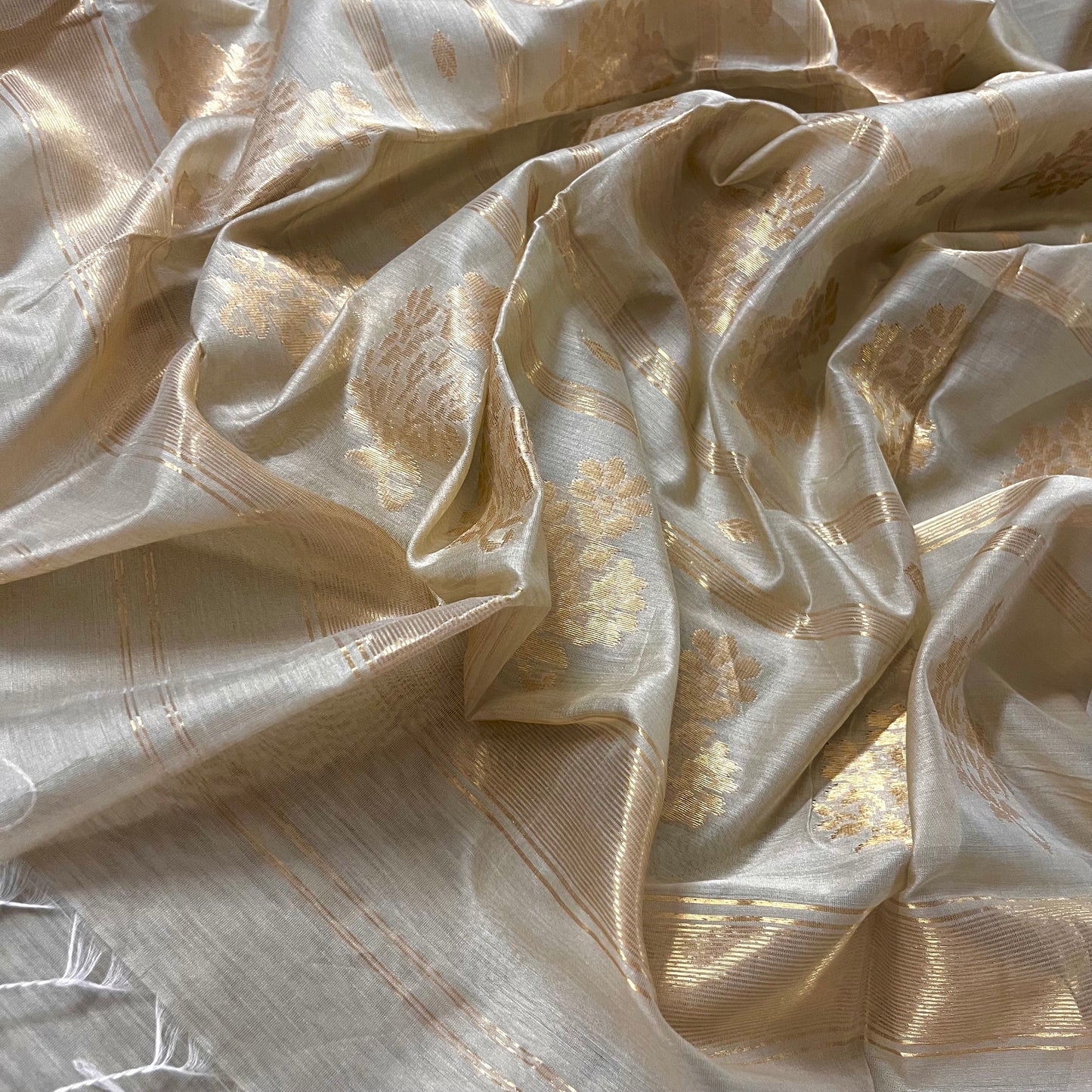 Light beige Maheshwari saree with zari motifs on pallu