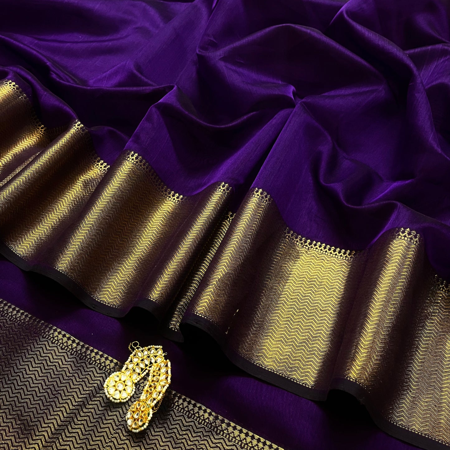 Dark purple Maheshwari saree with zari lines on pallu