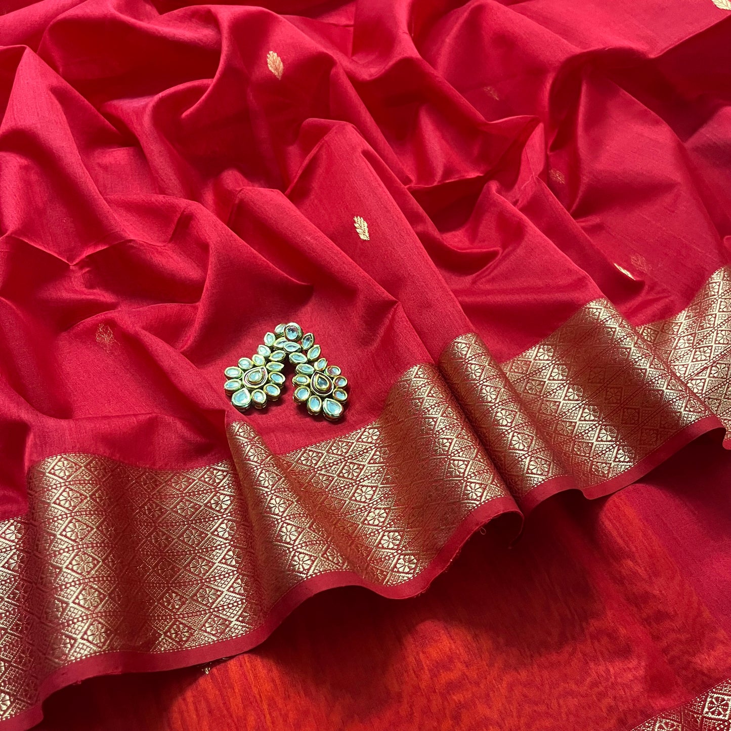 Red and orange Maheshwari saree with zari motifs on pallu