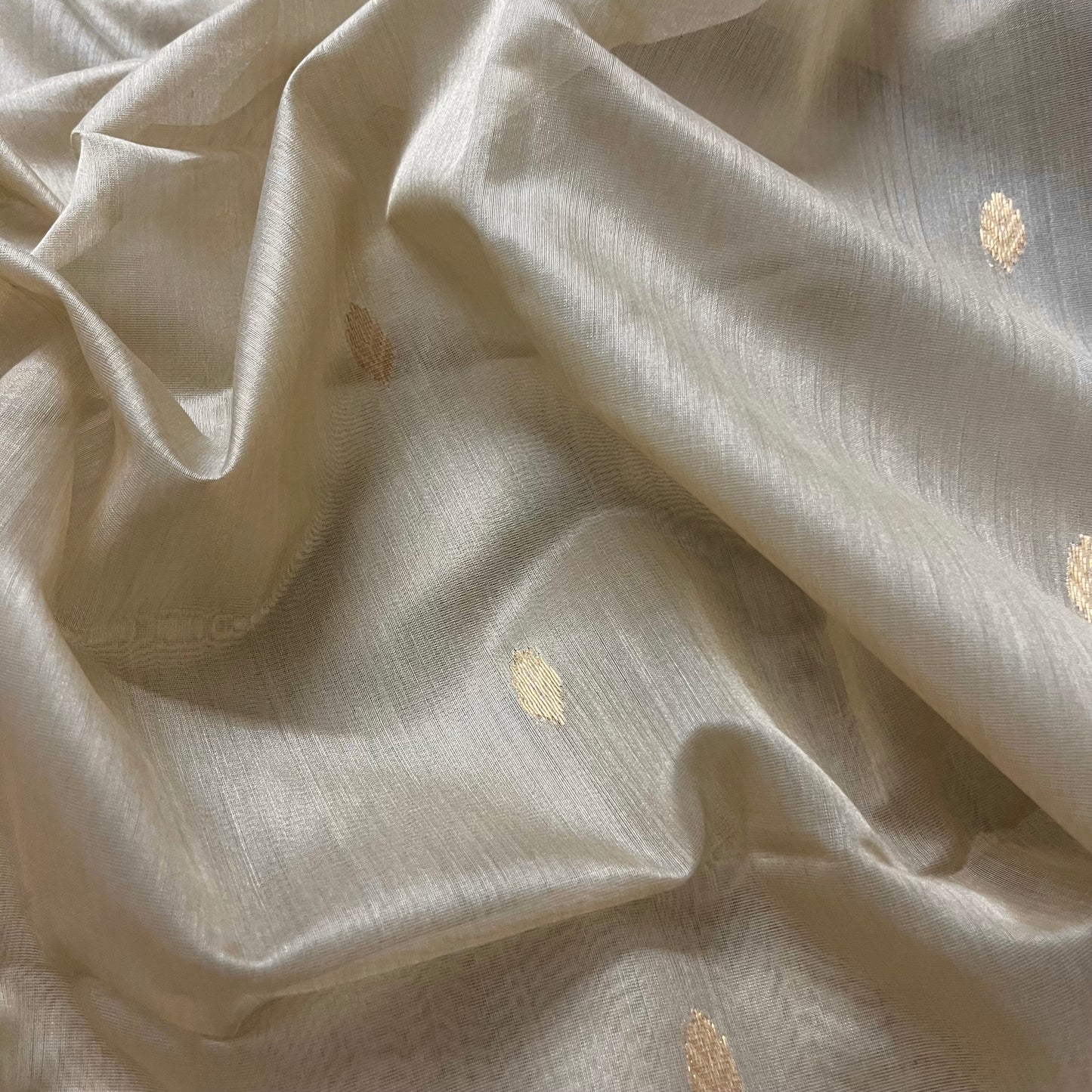 Light beige Maheshwari saree with zari motifs on pallu