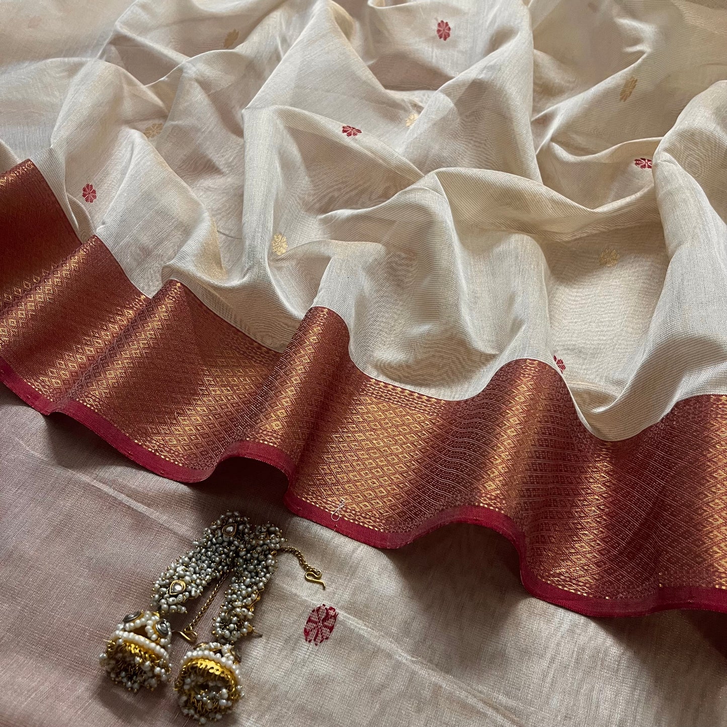 Light Beige and red Maheshwari saree with flower bootis all over