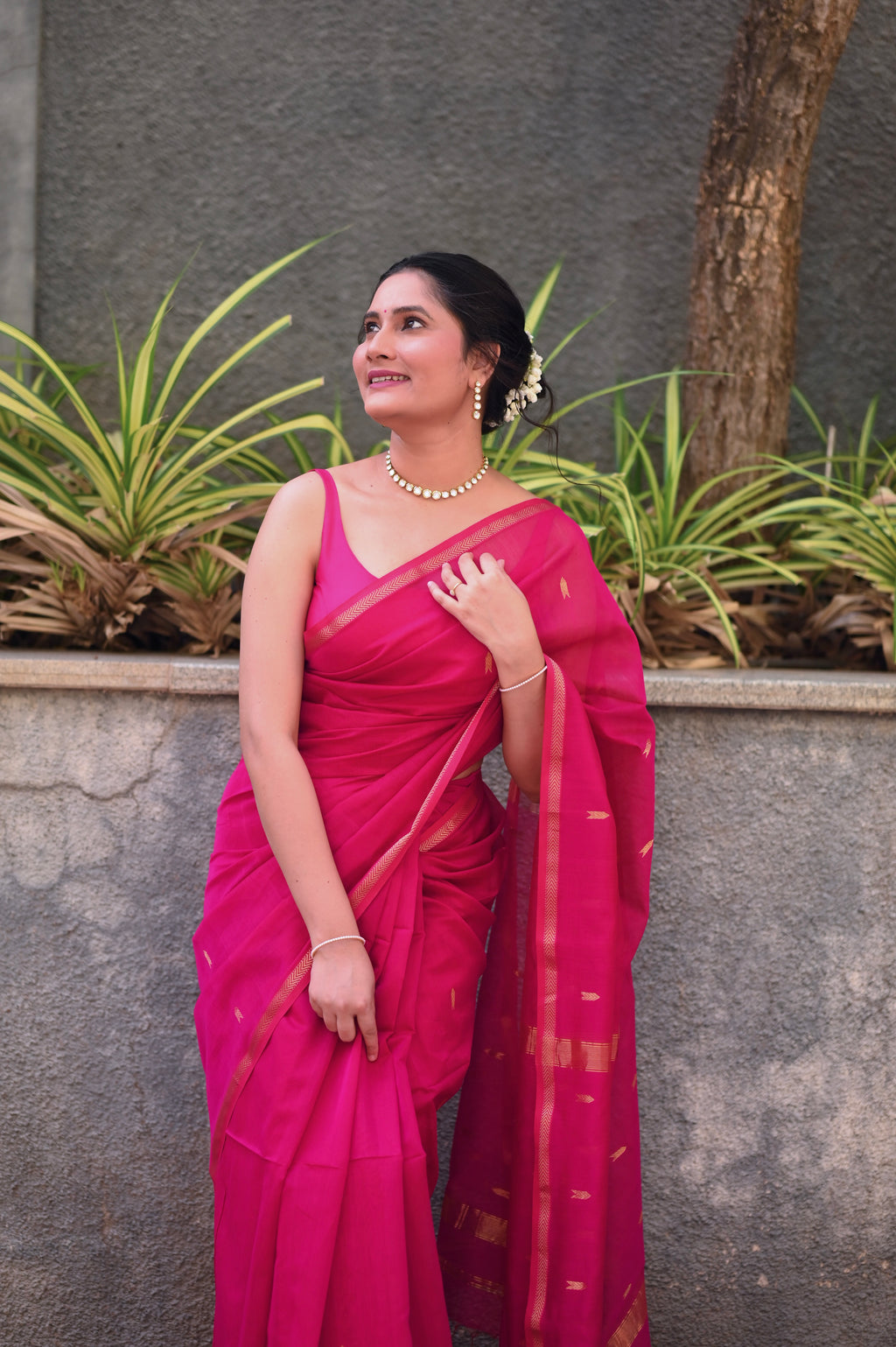 Rani pink maheshwari saree with zari border and zari bootis all over