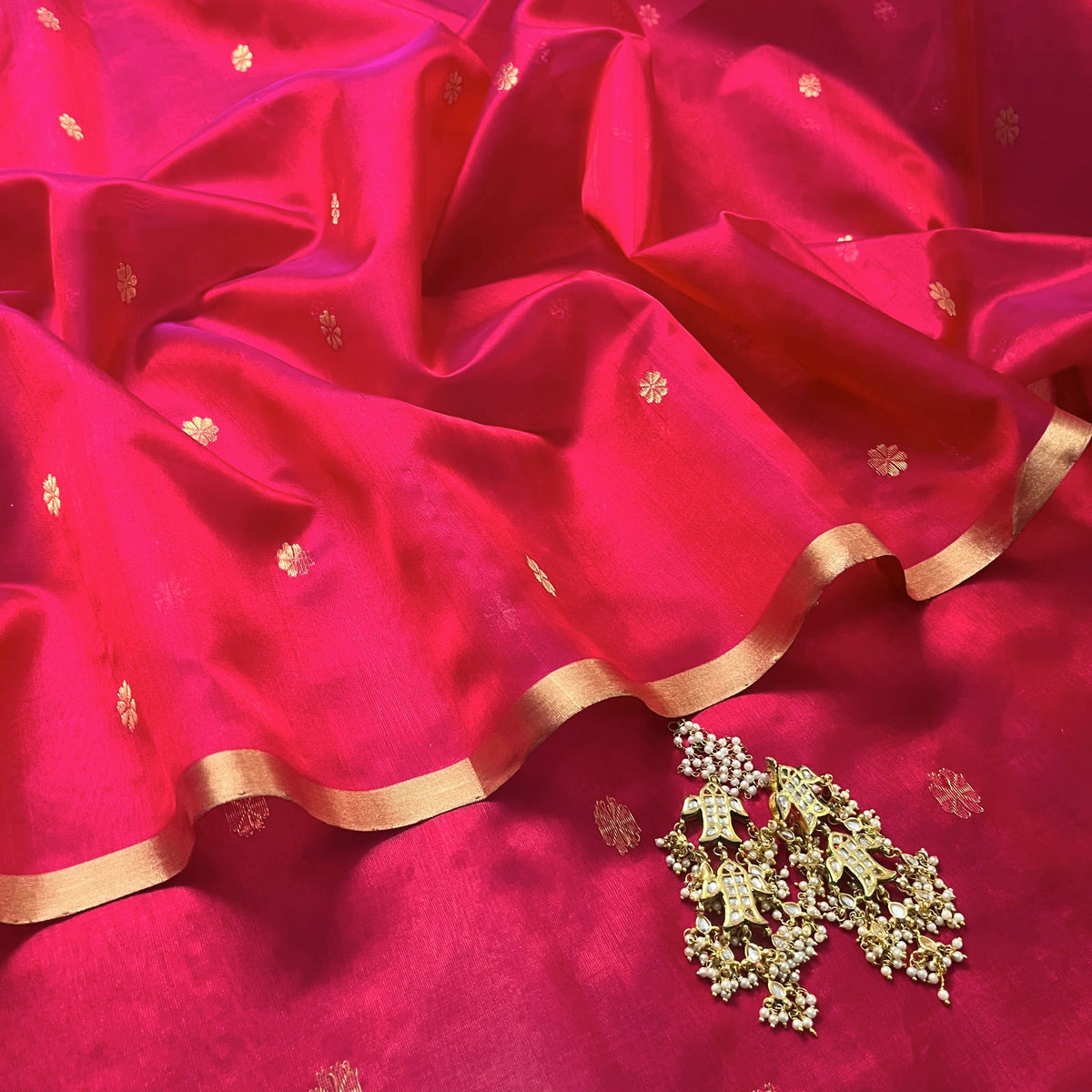 Red and pink dual tone Chanderi silk saree with flower bootis all over