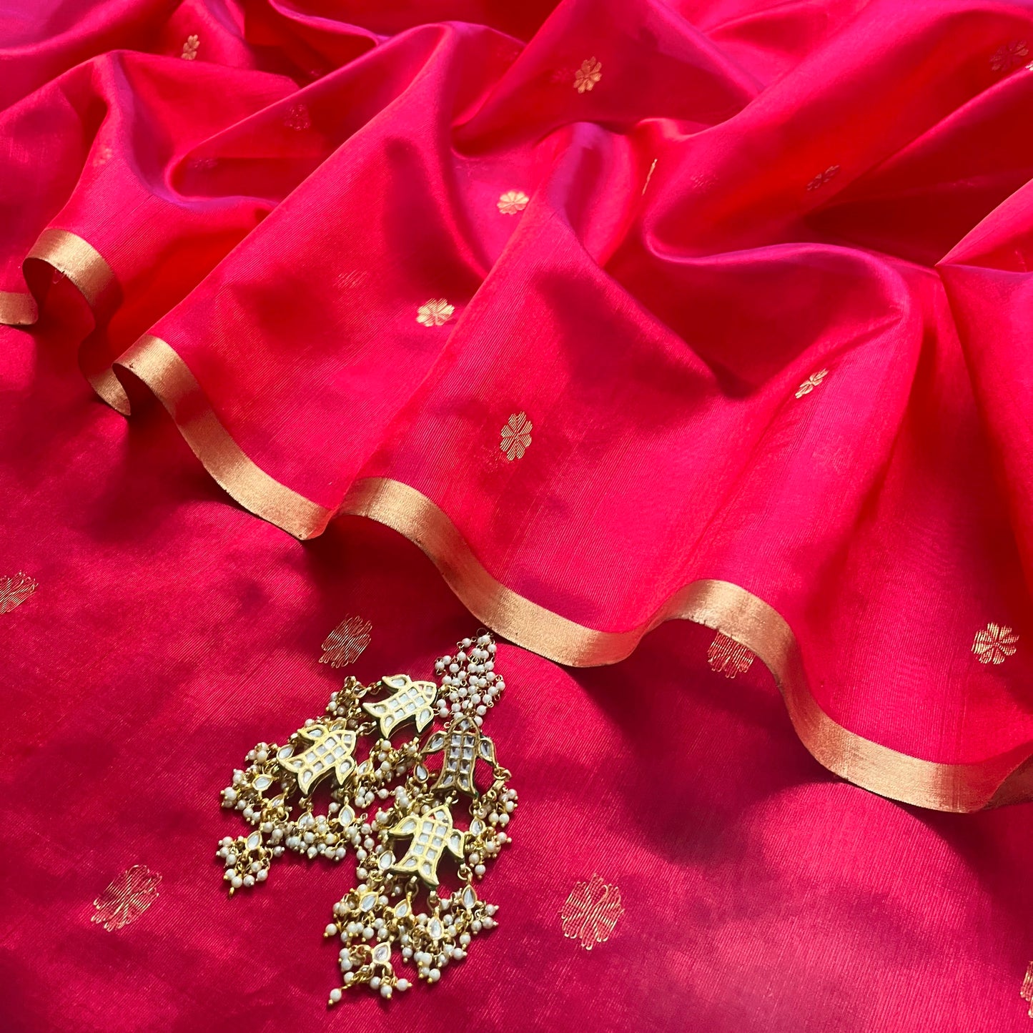 Red and pink dual tone Chanderi silk saree with flower bootis all over