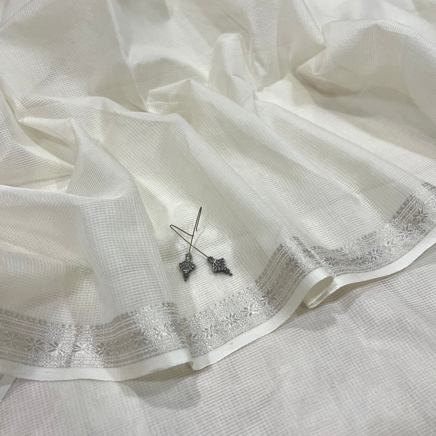 White Maheshwari saree with zari border and zari lines on pallu
