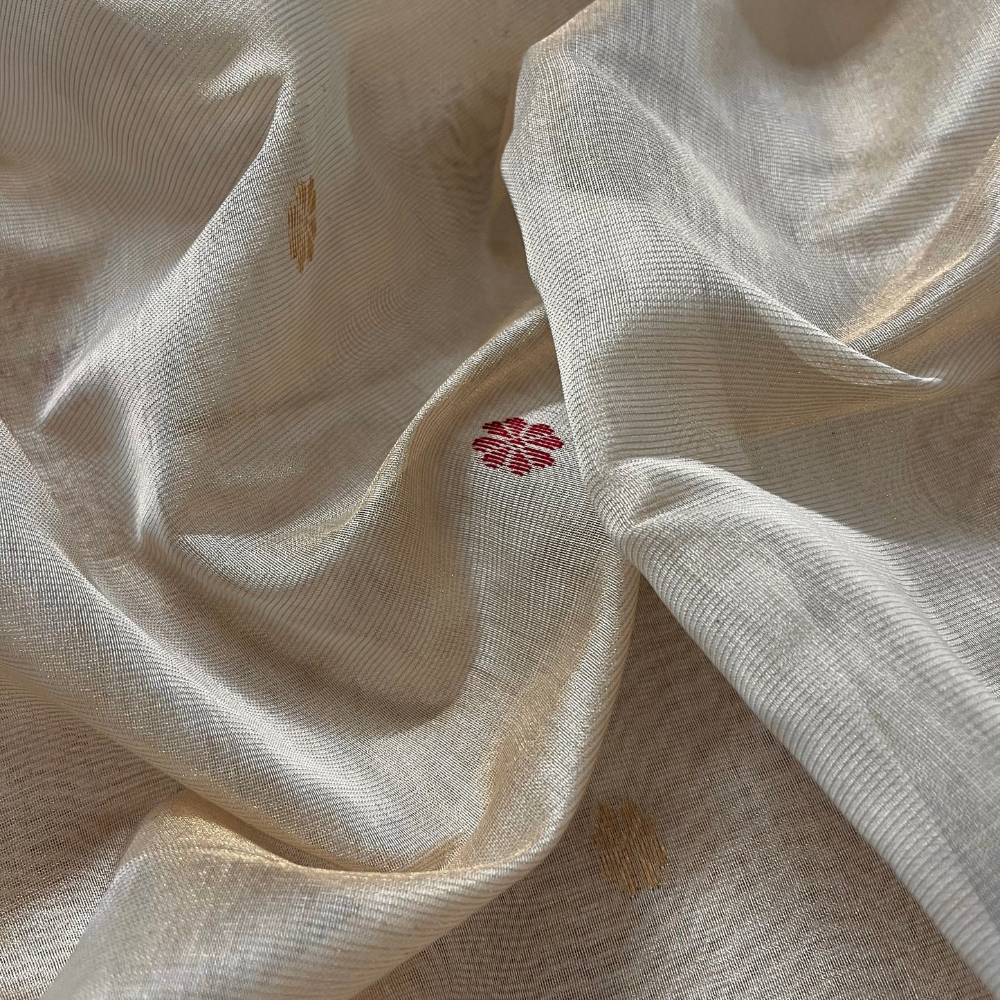 Light Beige and red Maheshwari saree with flower bootis all over