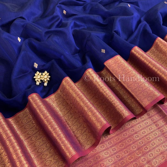 Dark blue and maroon Maheshwari saree with Zari pattern on Pallu