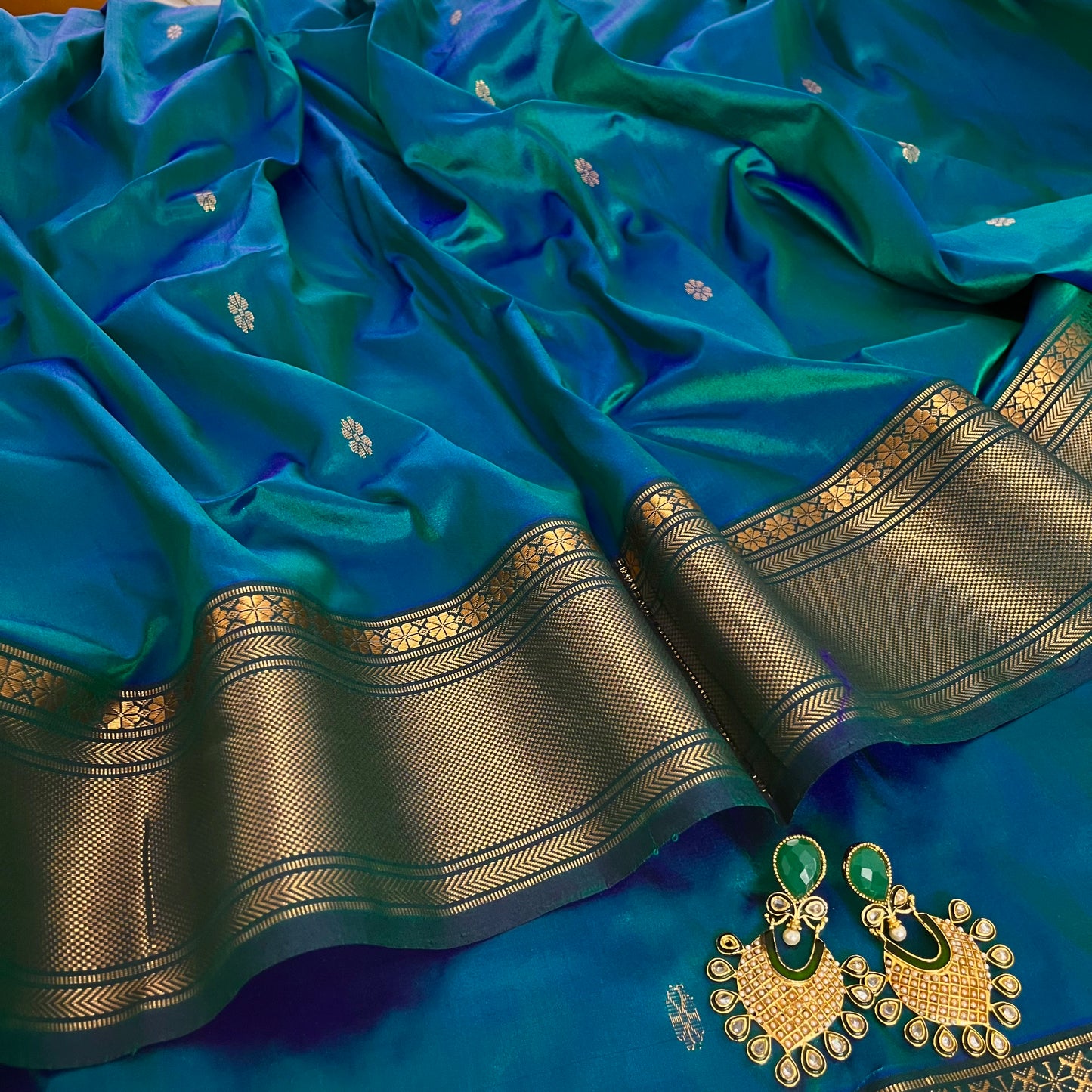 Peacock blue dual tone Maheshwari silk saree with flower bootis all over