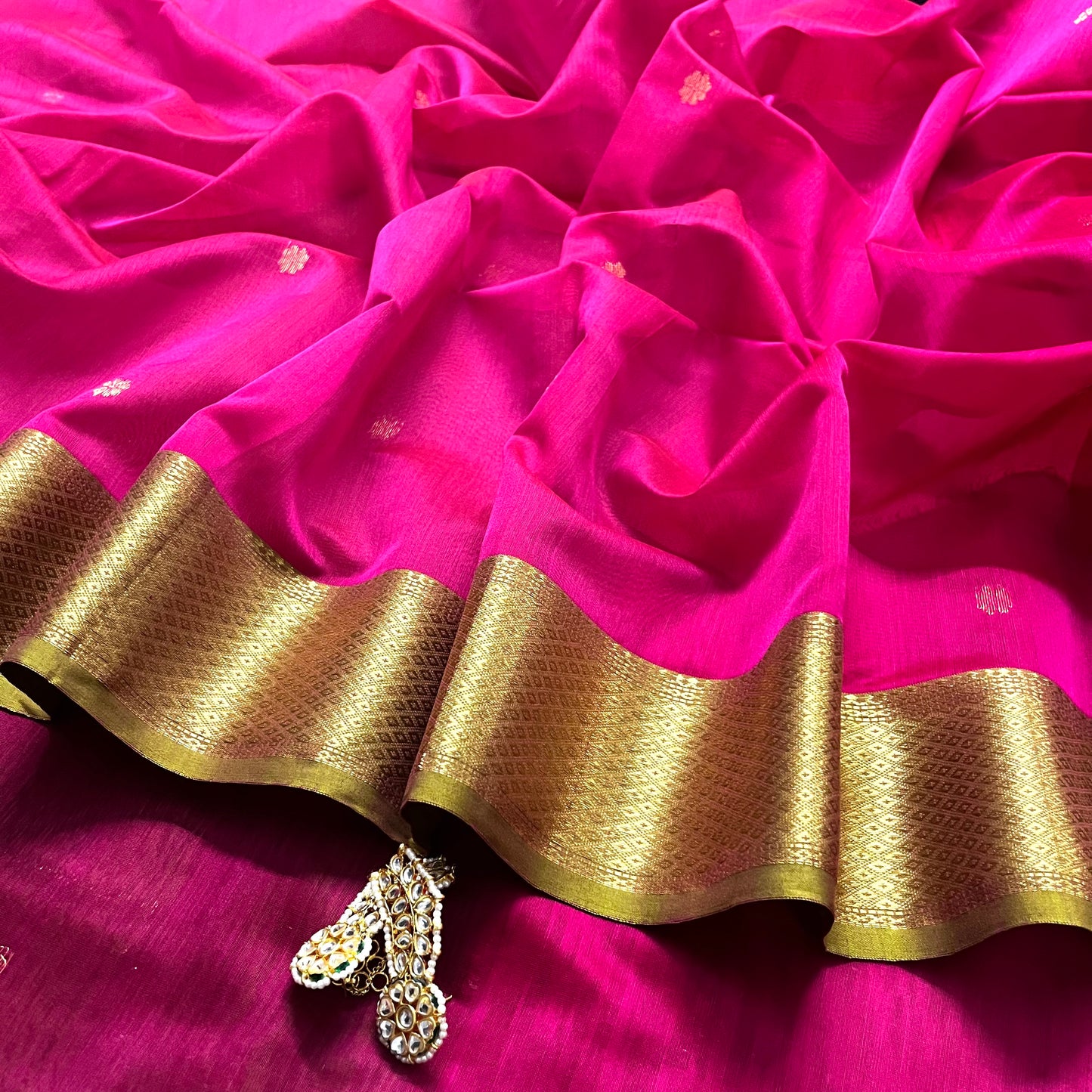 Pink and olive green Maheshwari saree with flower motifs on pallu