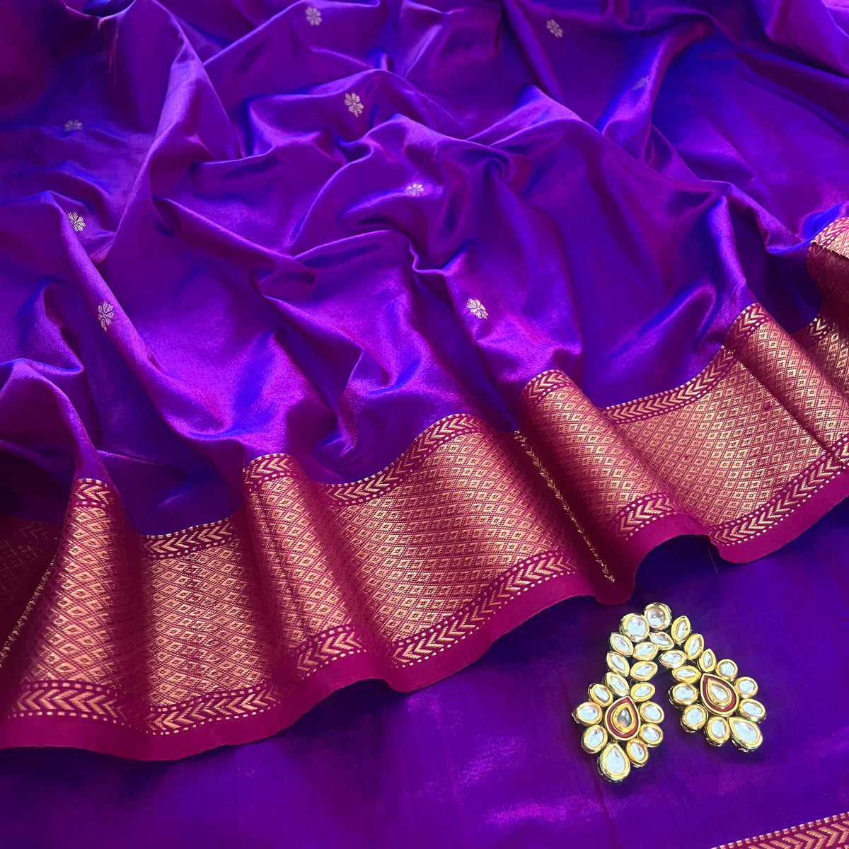 Violet and Pink dual tone Maheshwari silk saree with zari bootis all over