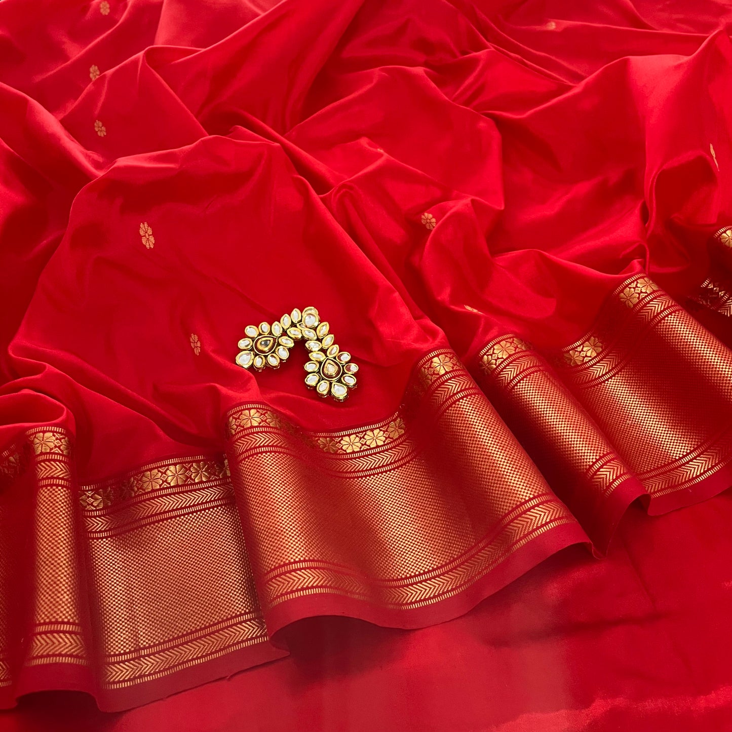Deep Red Maheshwari silk saree with flower bootis all over