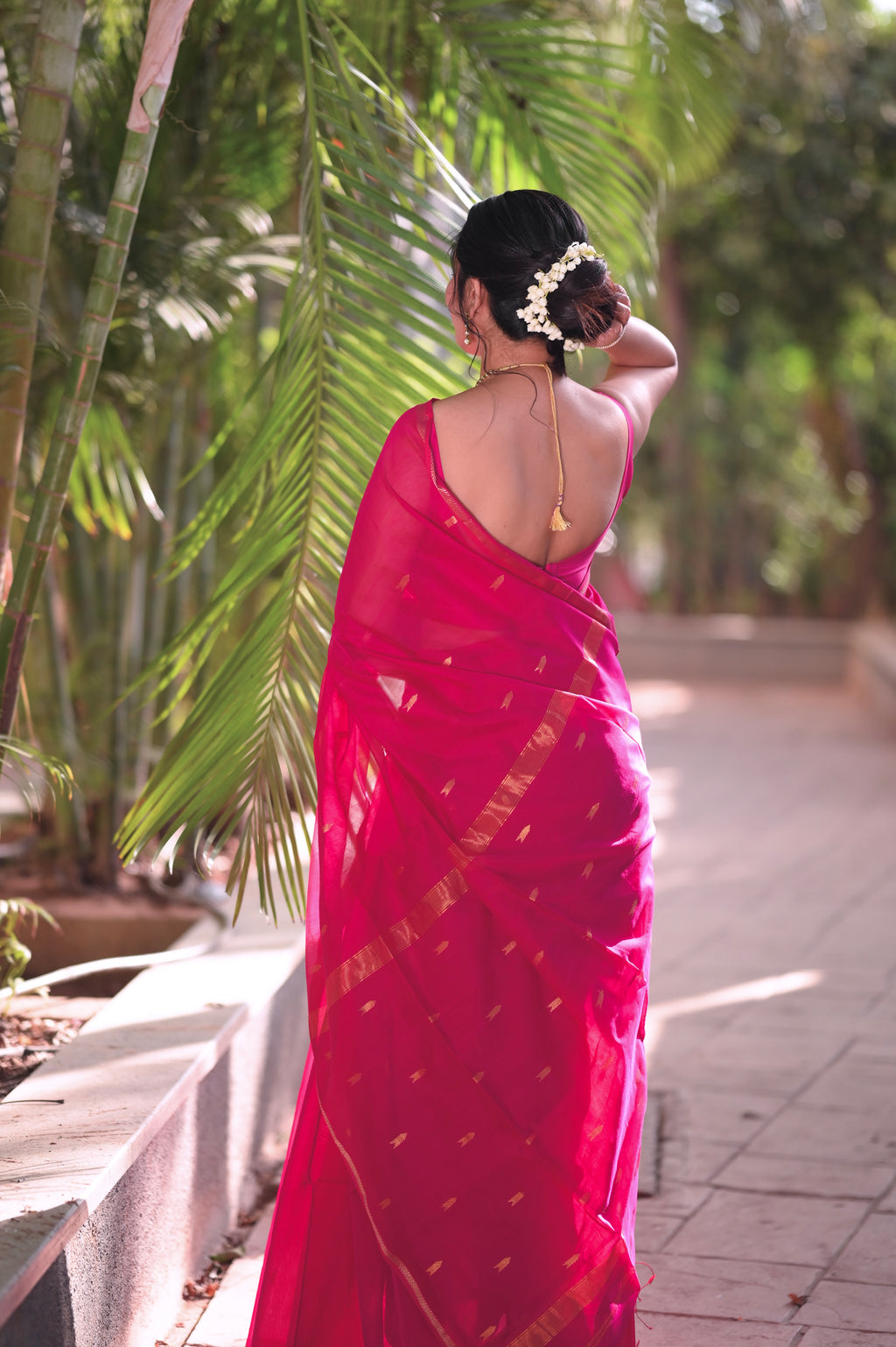 Rani pink maheshwari saree with zari border and zari bootis all over