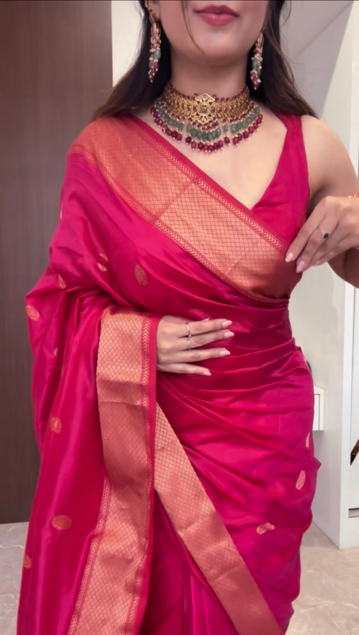 Rani pink Maheshwari silk saree with zari bootis all over