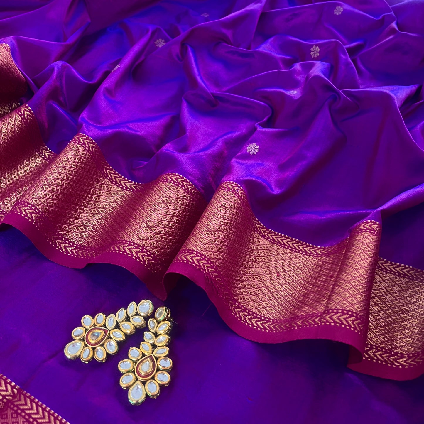 Violet and Pink dual tone Maheshwari silk saree with zari bootis all over