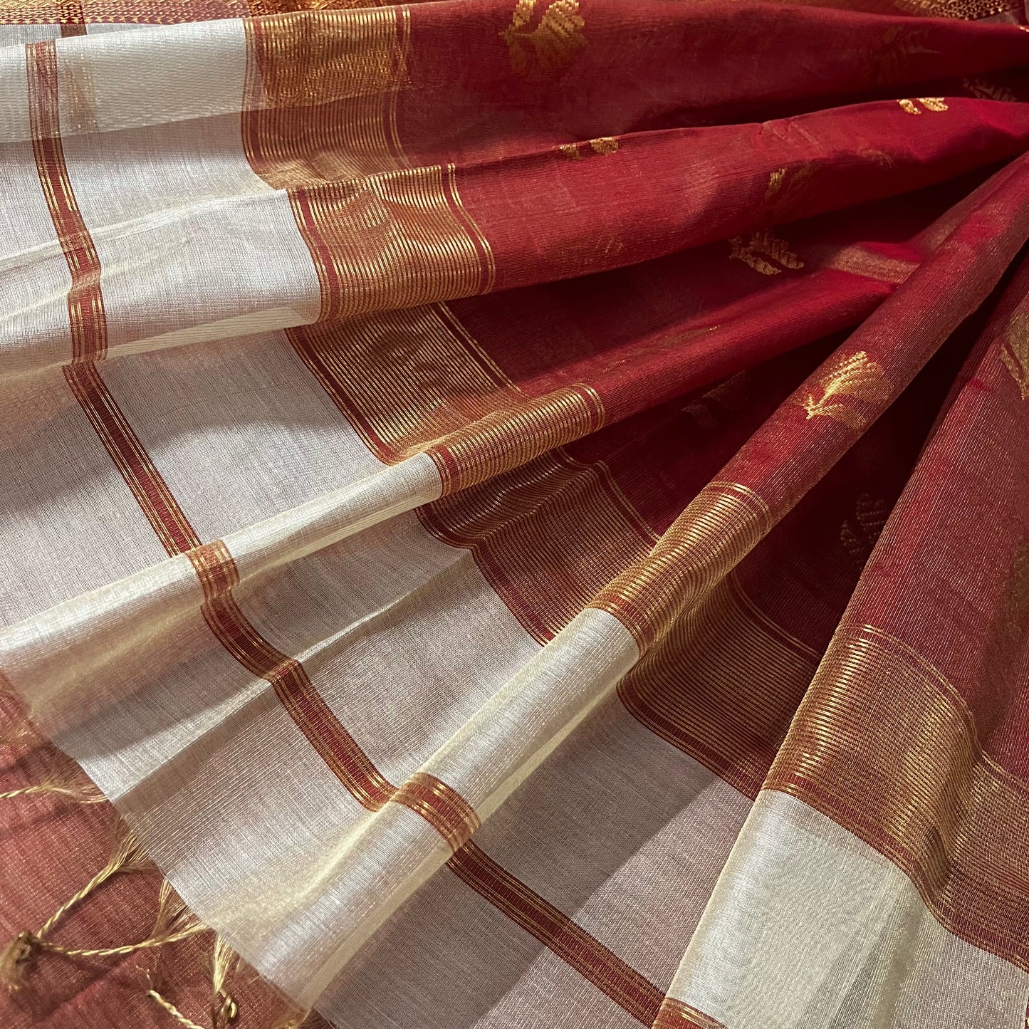 Light Beige and red Maheshwari saree with flower bootis all over