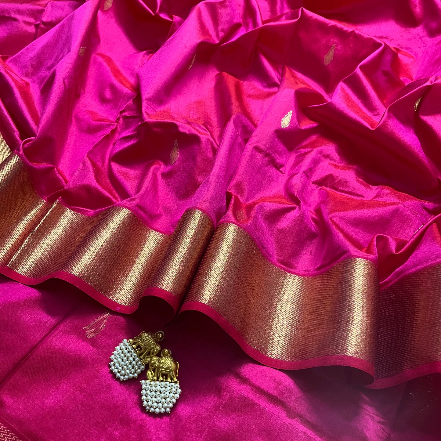 Rani pink Maheshwari silk saree with zari motifs on pallu