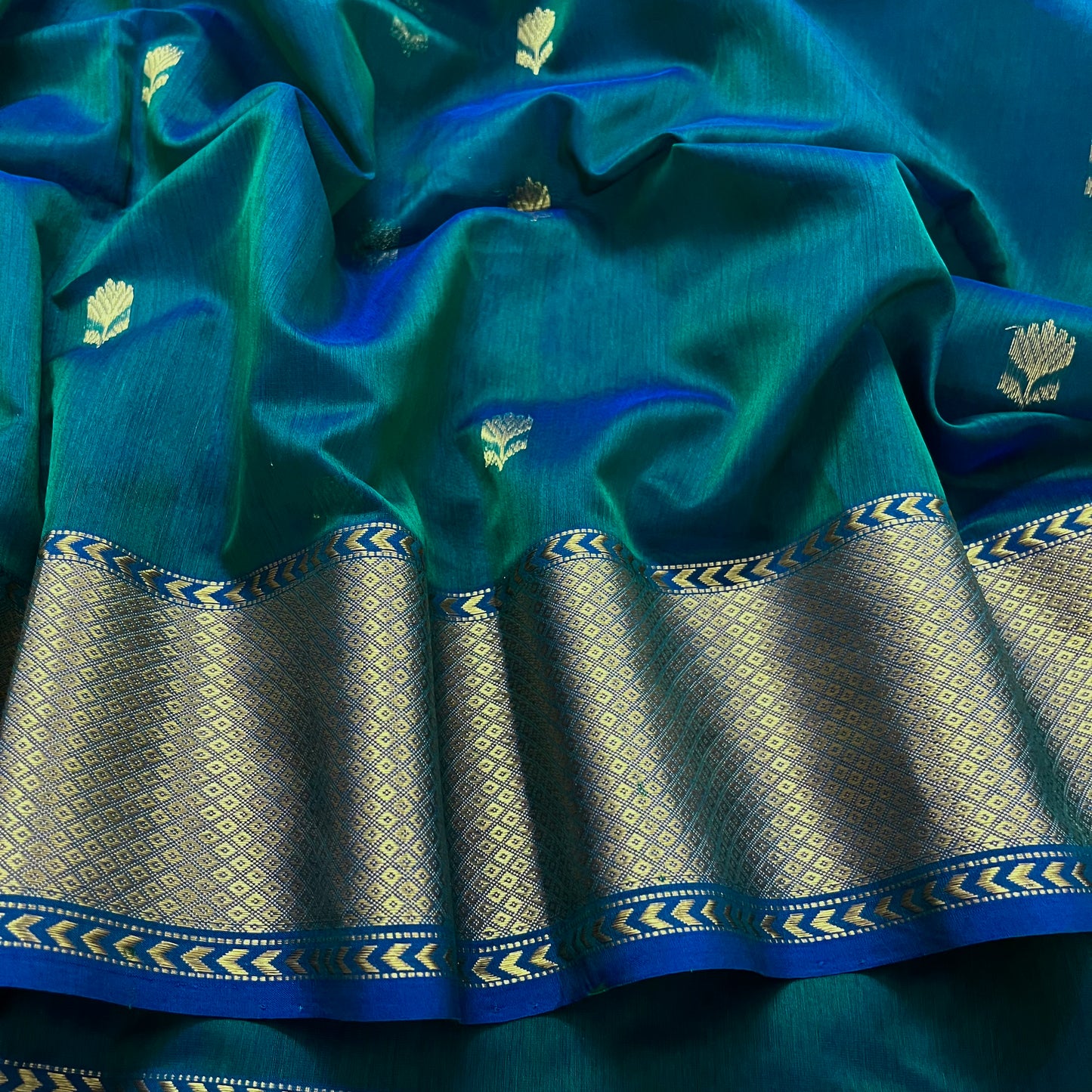 Peacock green & blue dual tone maheshwari saree with flower motifs all over