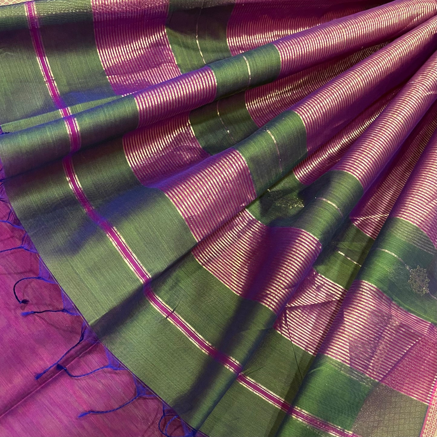 Green and pink dual tone Maheshwari saree with zari motifs all over