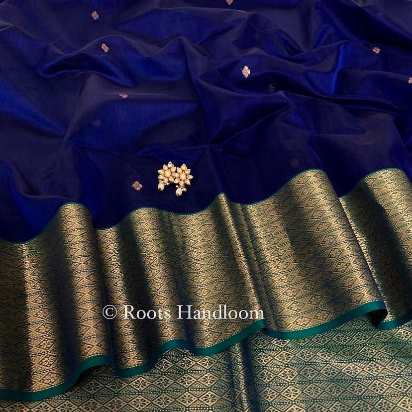 Dark blue & green maheshwari saree with zari pattern on pallu