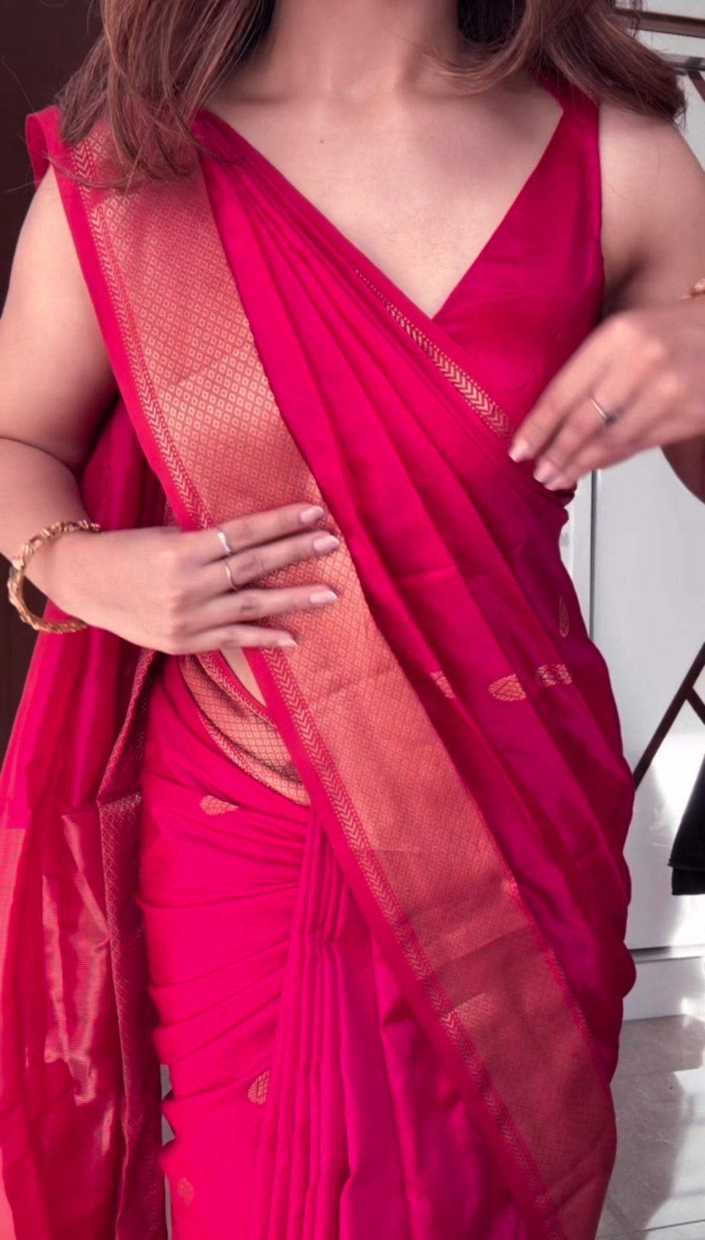 Rani pink Maheshwari silk saree with zari bootis all over