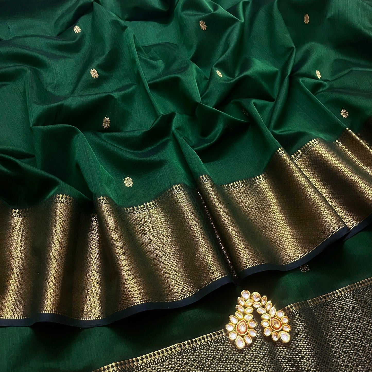 Dark green maheshwari with saree with flower bootis all over