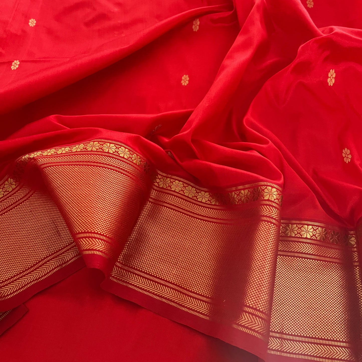 Deep Red Maheshwari silk saree with flower bootis all over