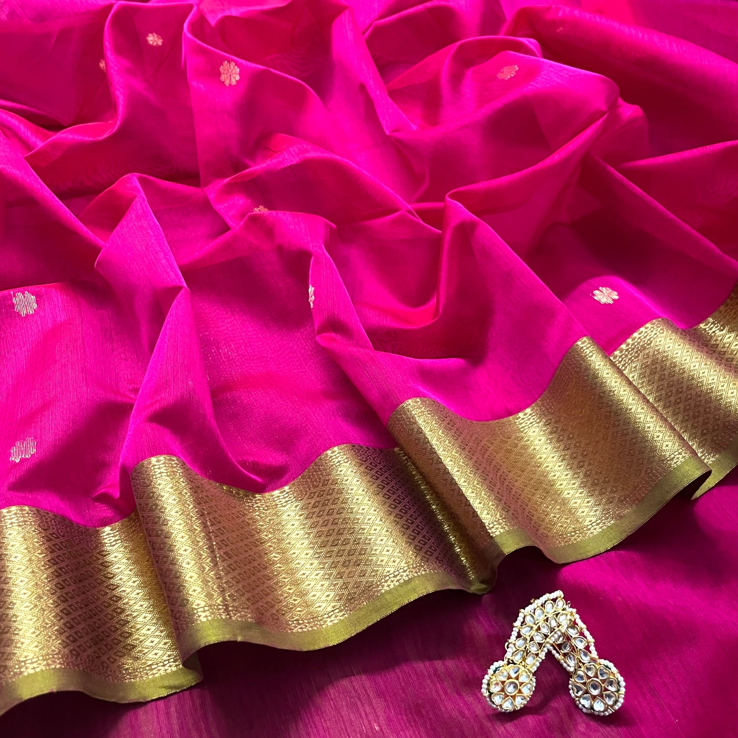 Pink and olive green Maheshwari saree with flower motifs on pallu