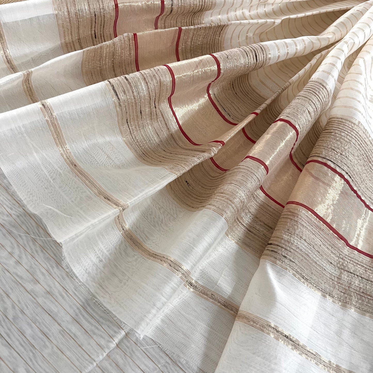 White and red Maheshwari saree with zari border