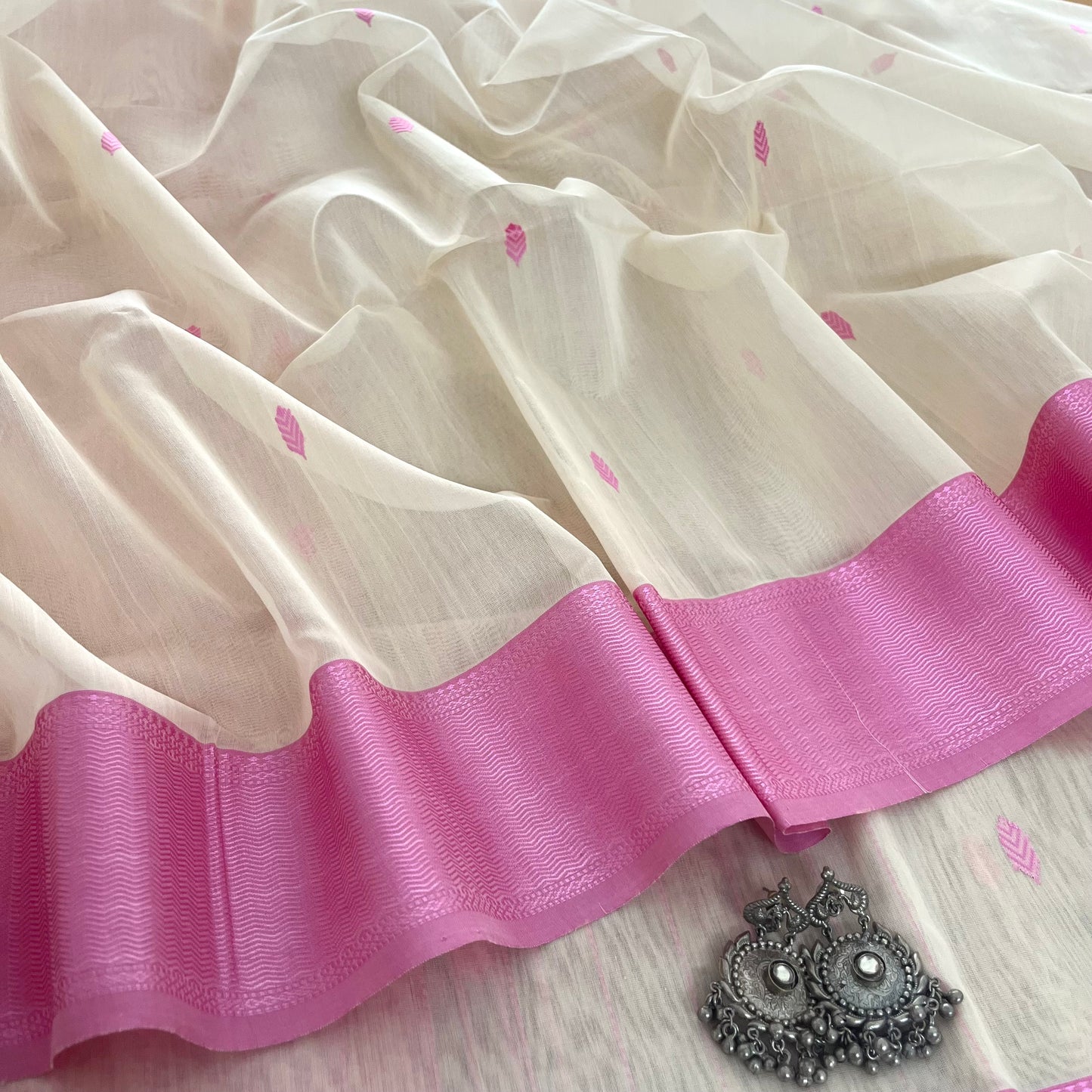 Off white and pink Maheshwari saree with resham bootis all over