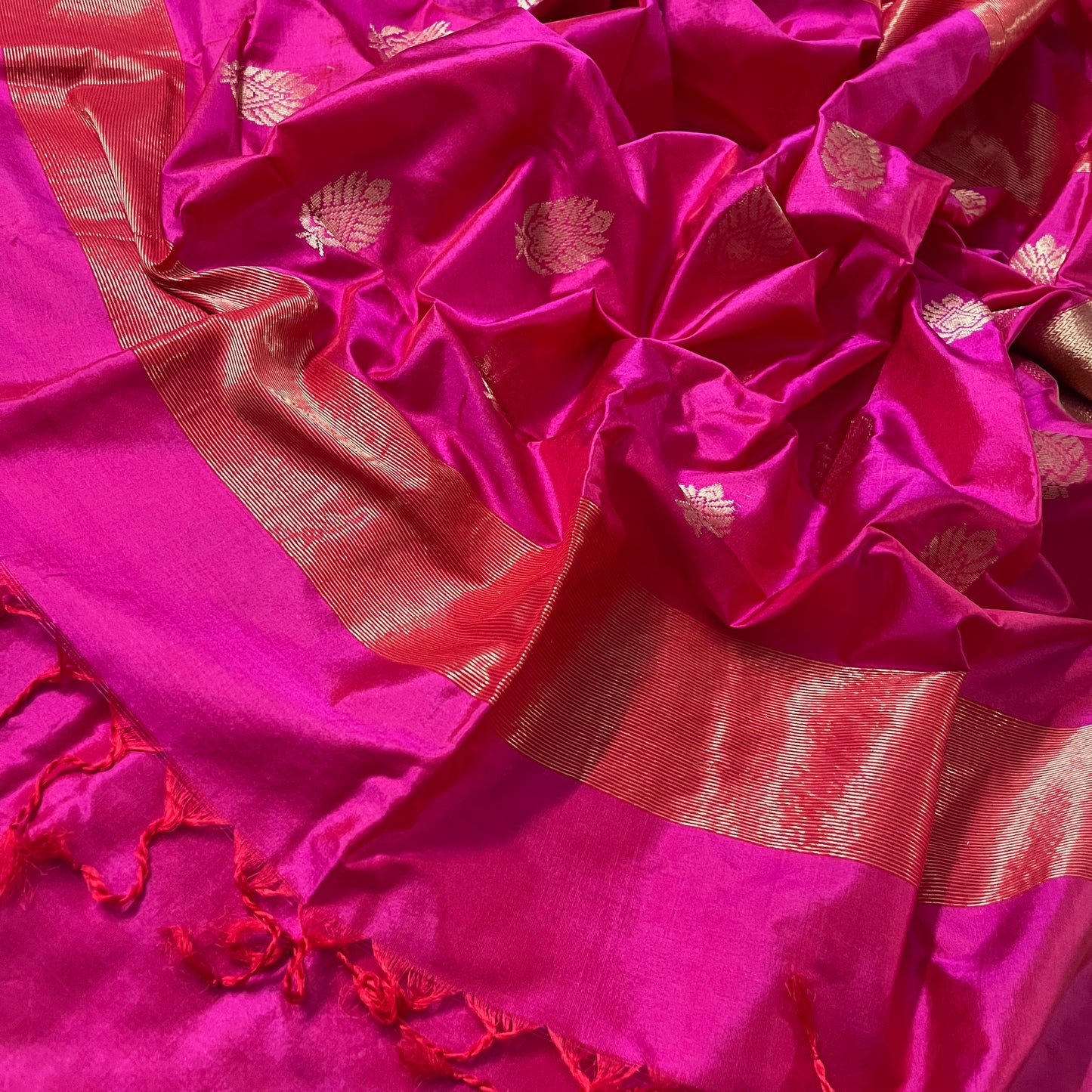 Rani pink Maheshwari silk saree with zari motifs on pallu