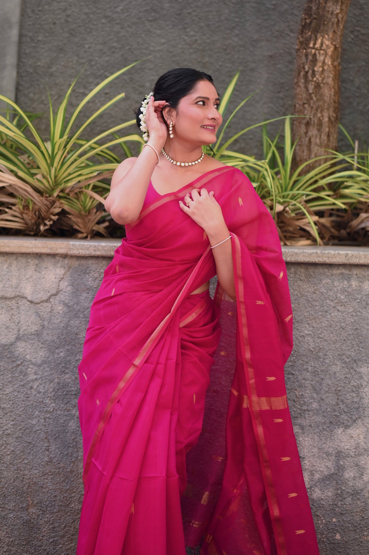 Rani pink maheshwari saree with zari border and zari bootis all over