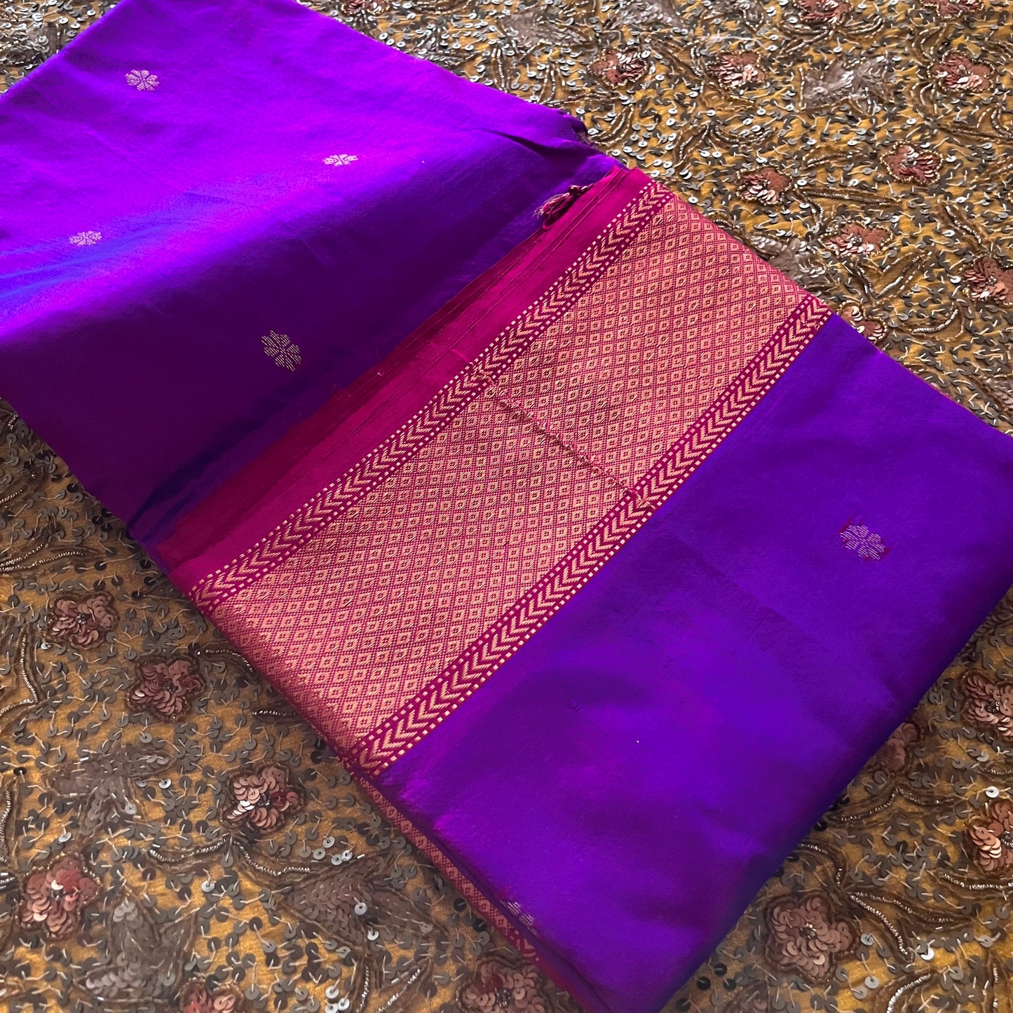 Violet and Pink dual tone Maheshwari silk saree with zari bootis all over