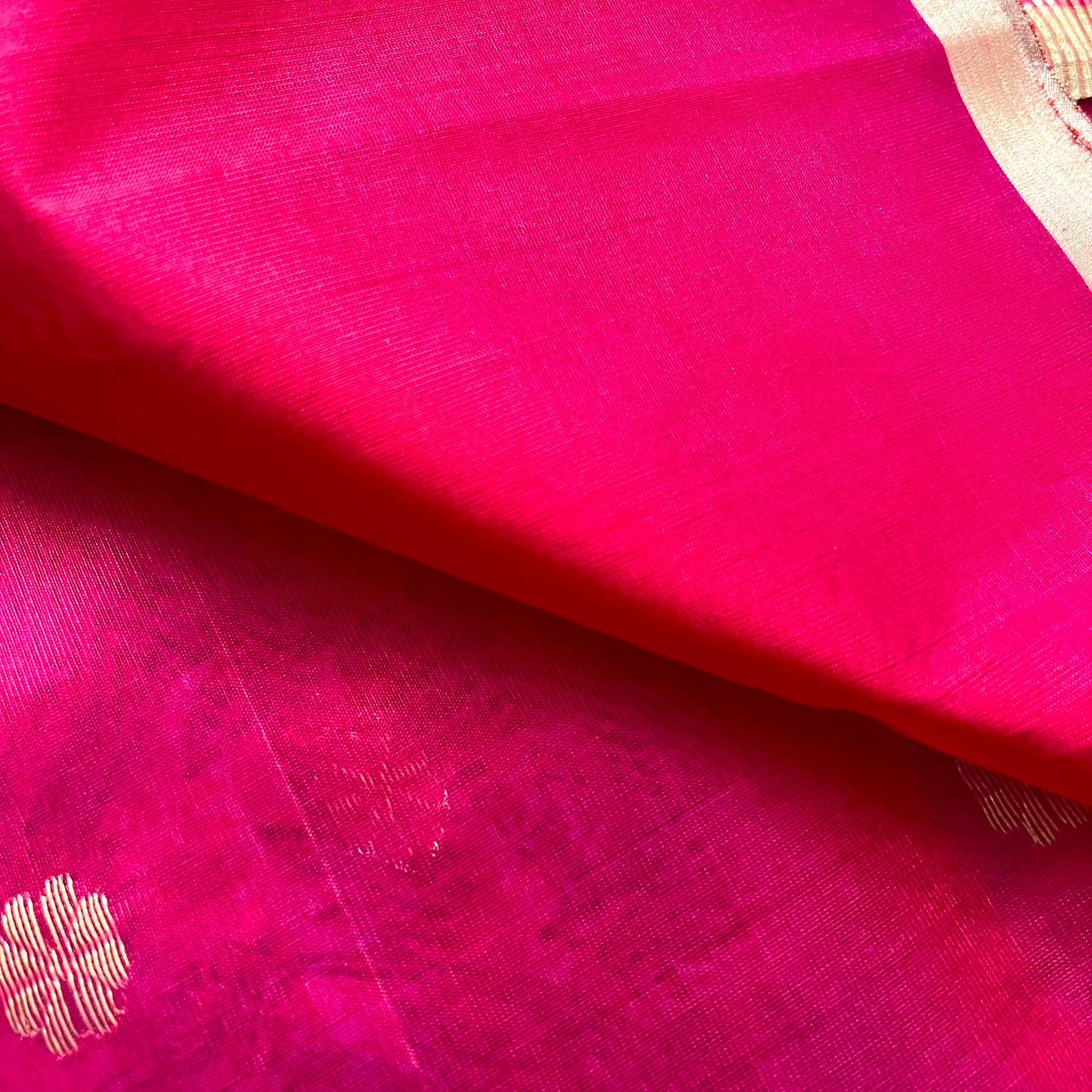 Red and pink dual tone Chanderi silk saree with flower bootis all over