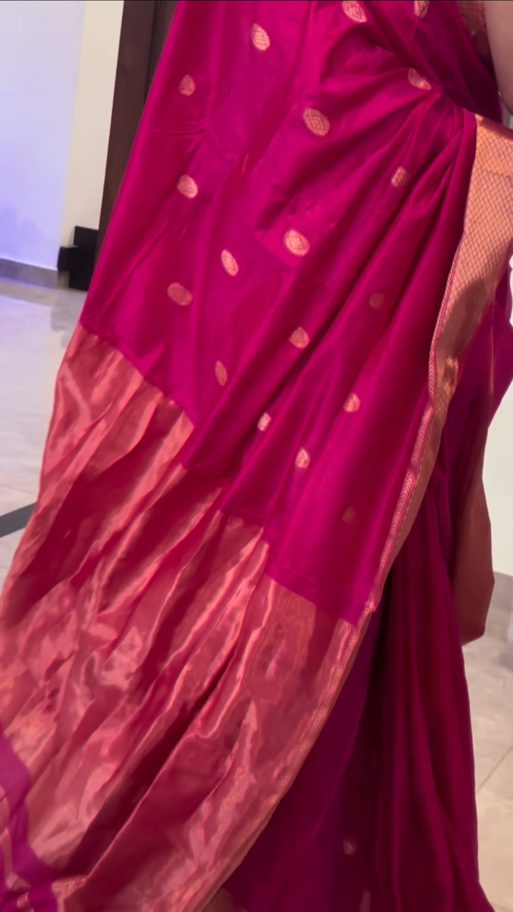 Rani pink Maheshwari silk saree with zari bootis all over