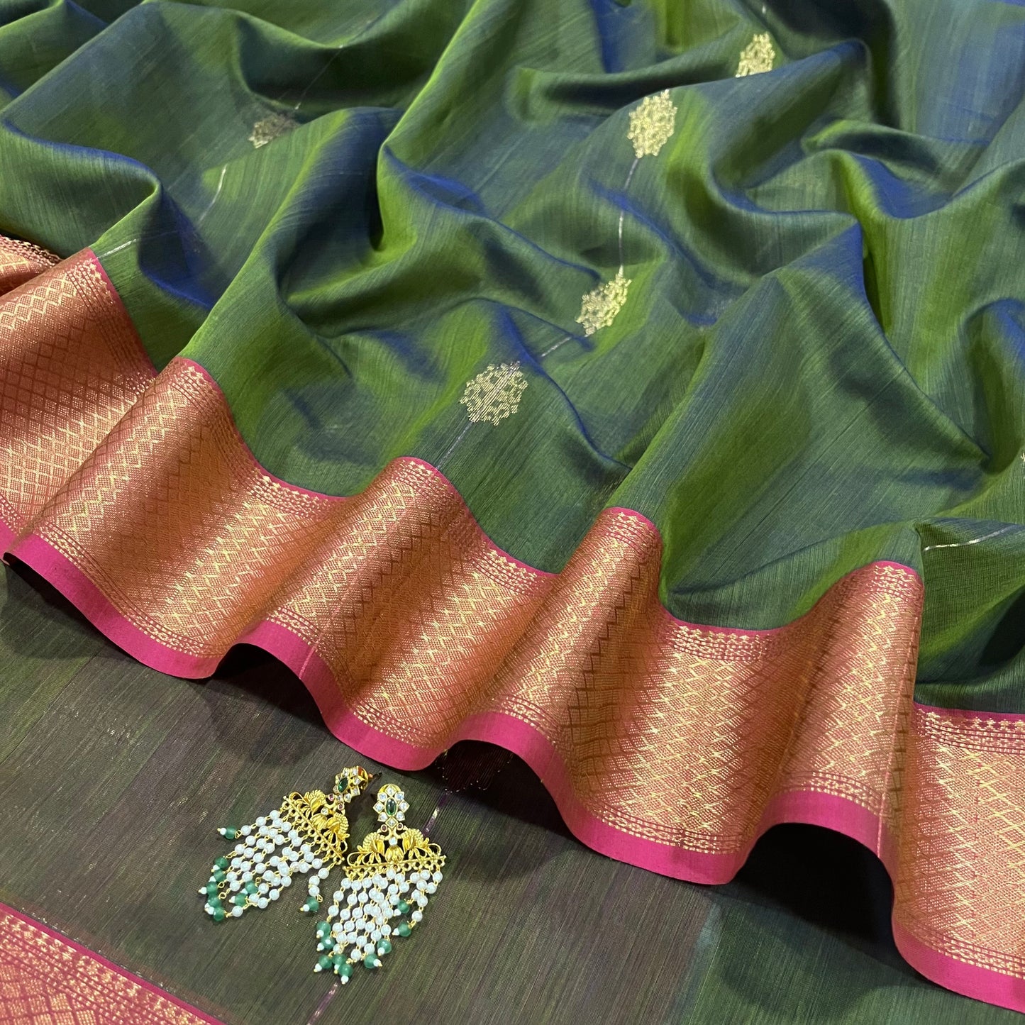 Green and pink dual tone Maheshwari saree with zari motifs all over