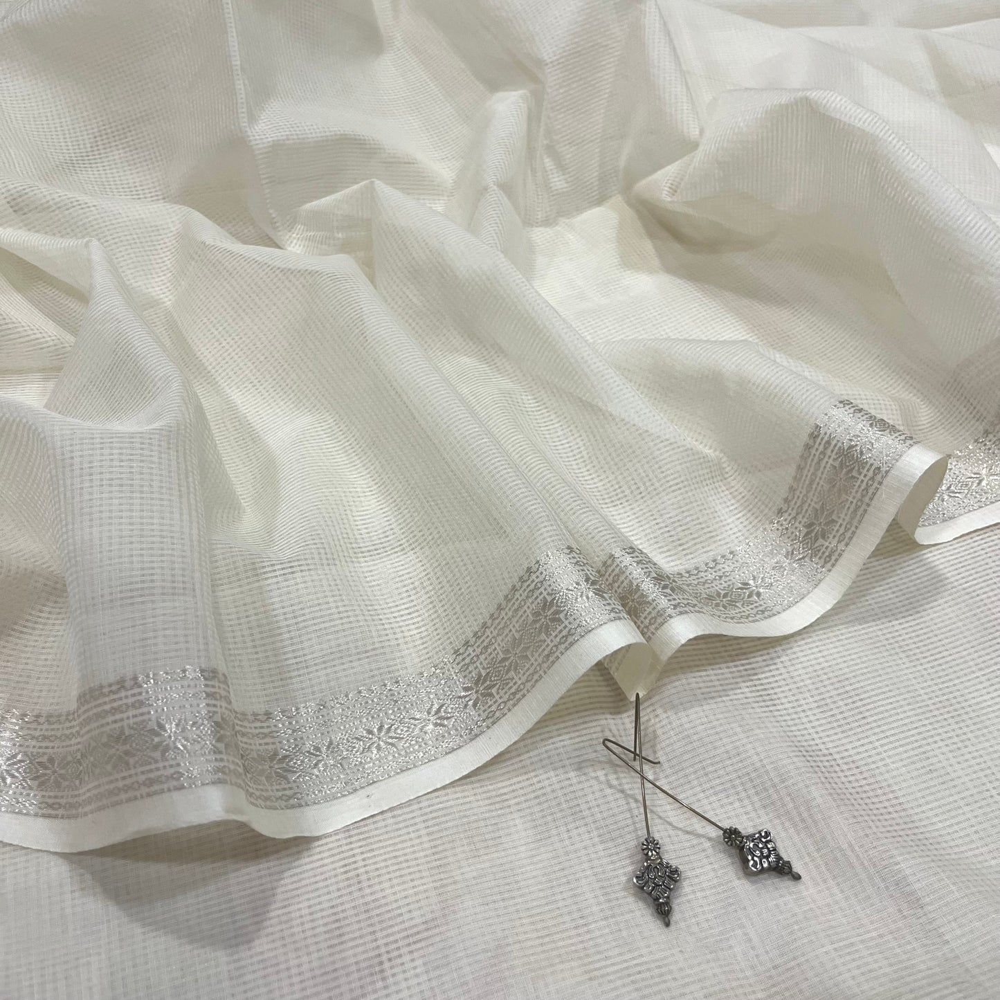 White Maheshwari saree with zari border and zari lines on pallu