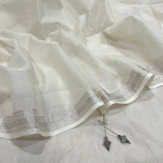White Maheshwari saree with zari border and zari lines on pallu