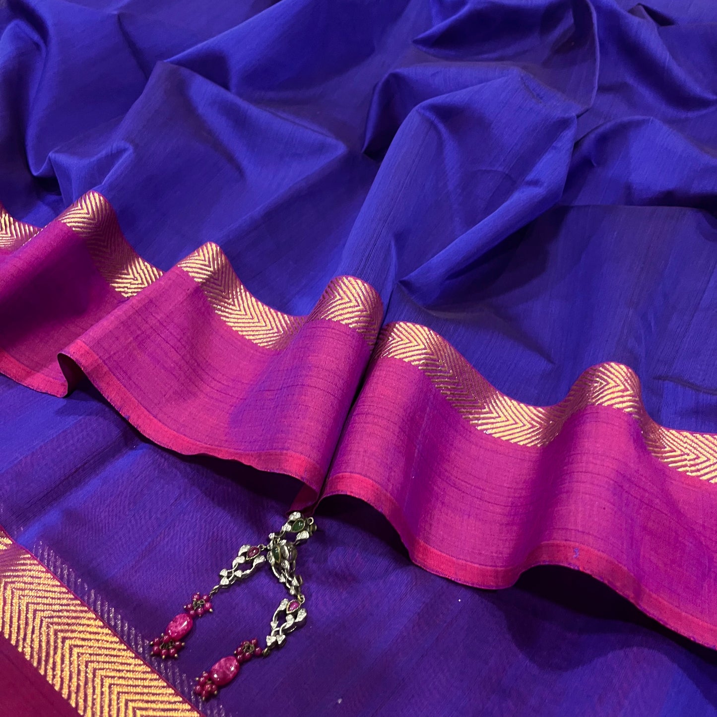 Bluish Purple dual tone Maheshwari saree with Threadwork on pallu