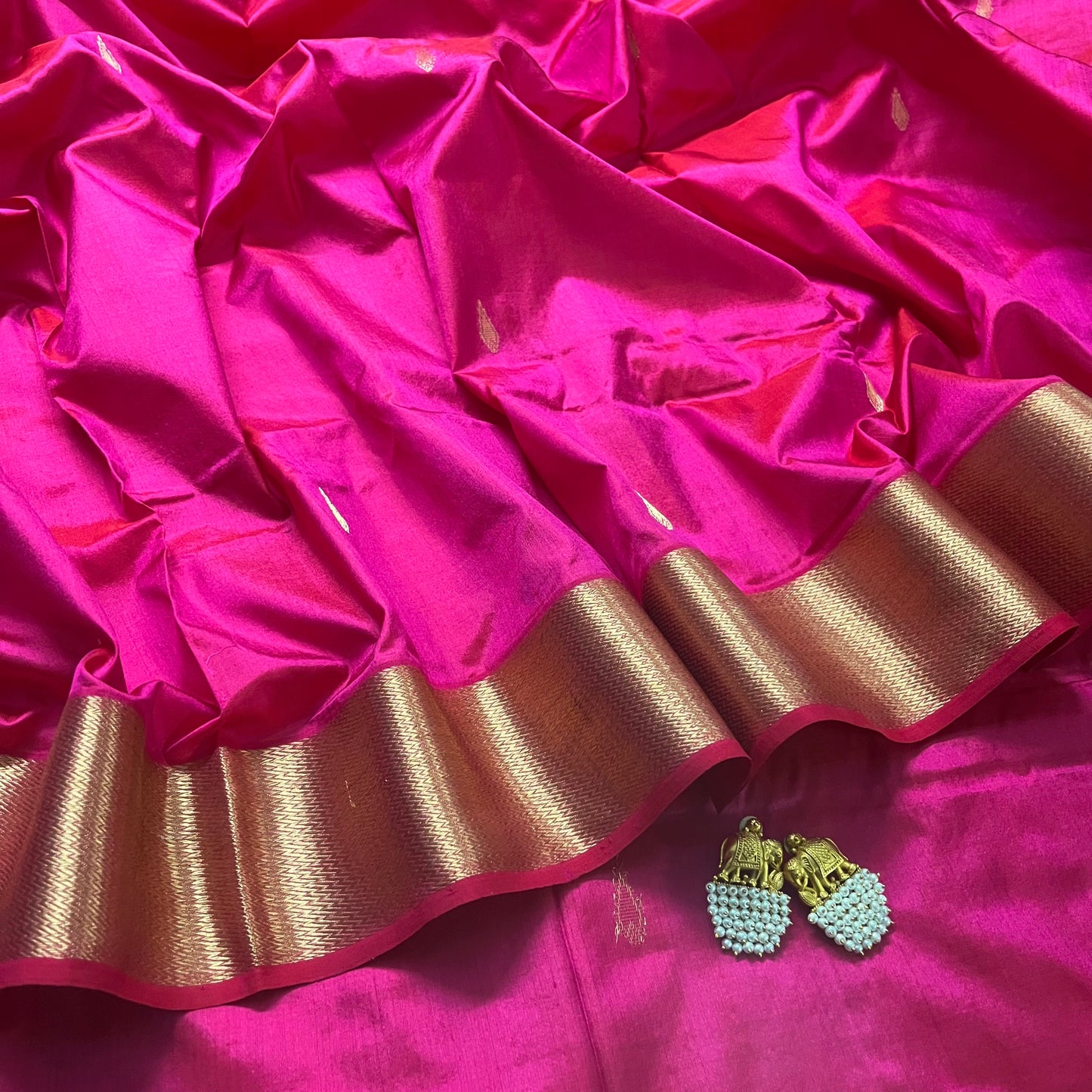 Rani pink Maheshwari silk saree with zari motifs on pallu